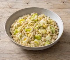 Orge perlé crémeux aux poireaux fondants et fins zestes de citron
