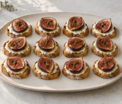 Petites tartines de chèvre frais et demi-figues rôties au thym